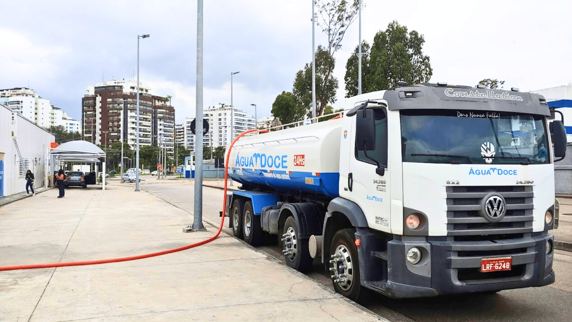 A Importância dos Caminhões-Pipa para o Abastecimento de Água no Rio de Janeiro: Um Serviço Essencial