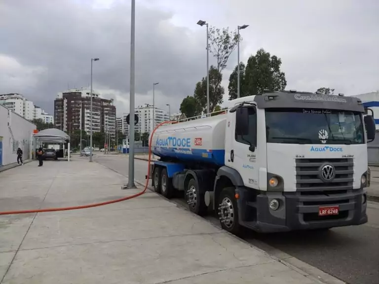 Caminhã pipa - Água Doce - Fornecendo água potável de qualidade em meio a crise hídrica